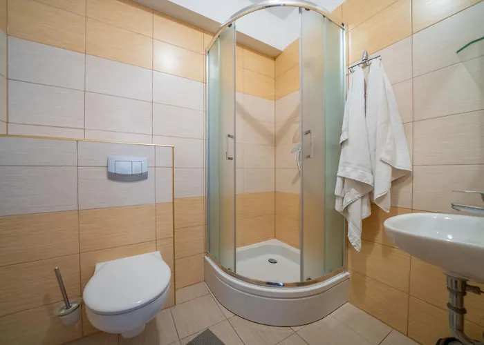 Pod Debem Guest house *