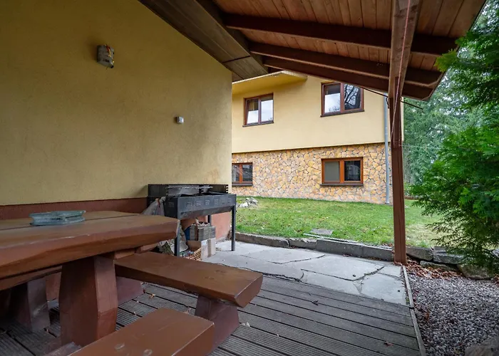 Pod Debem Guest house *